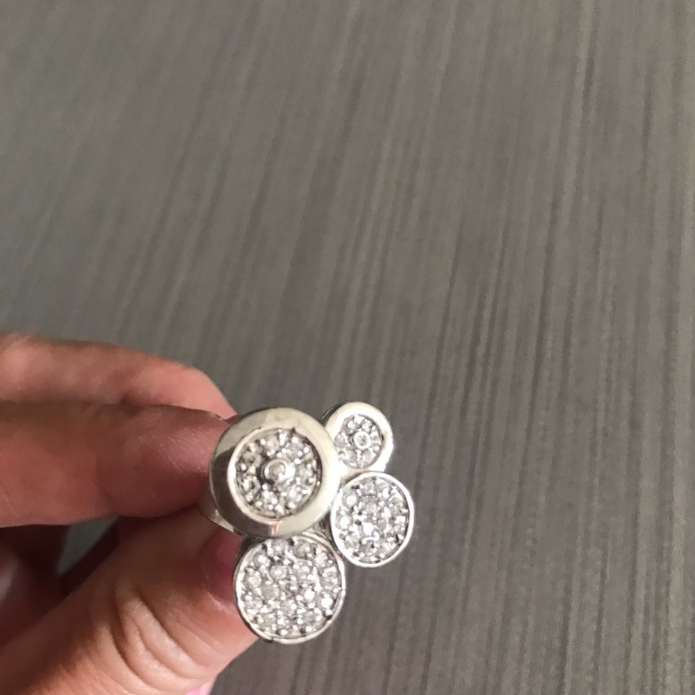 Circular style ring
